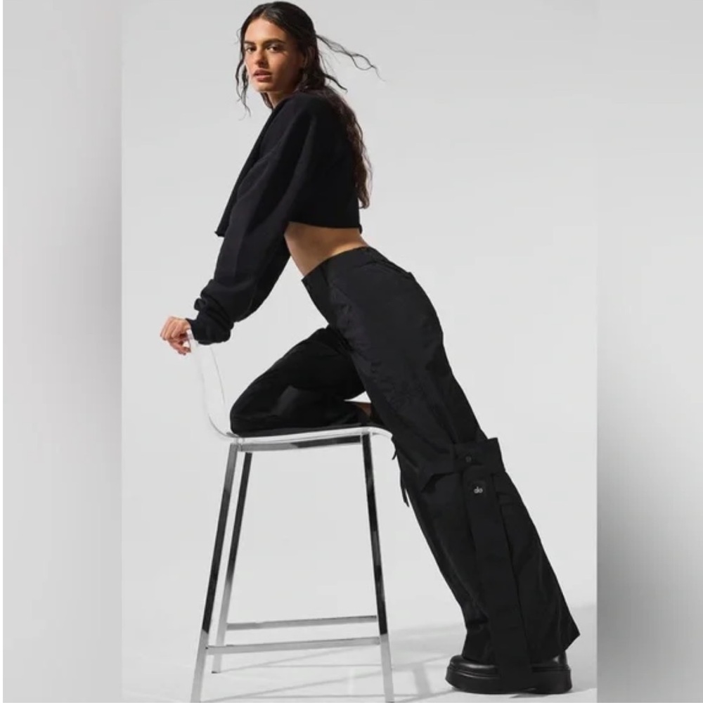 Alo Yoga high Waist Voyager Trouser in Black Wide Leg Cargo Pants